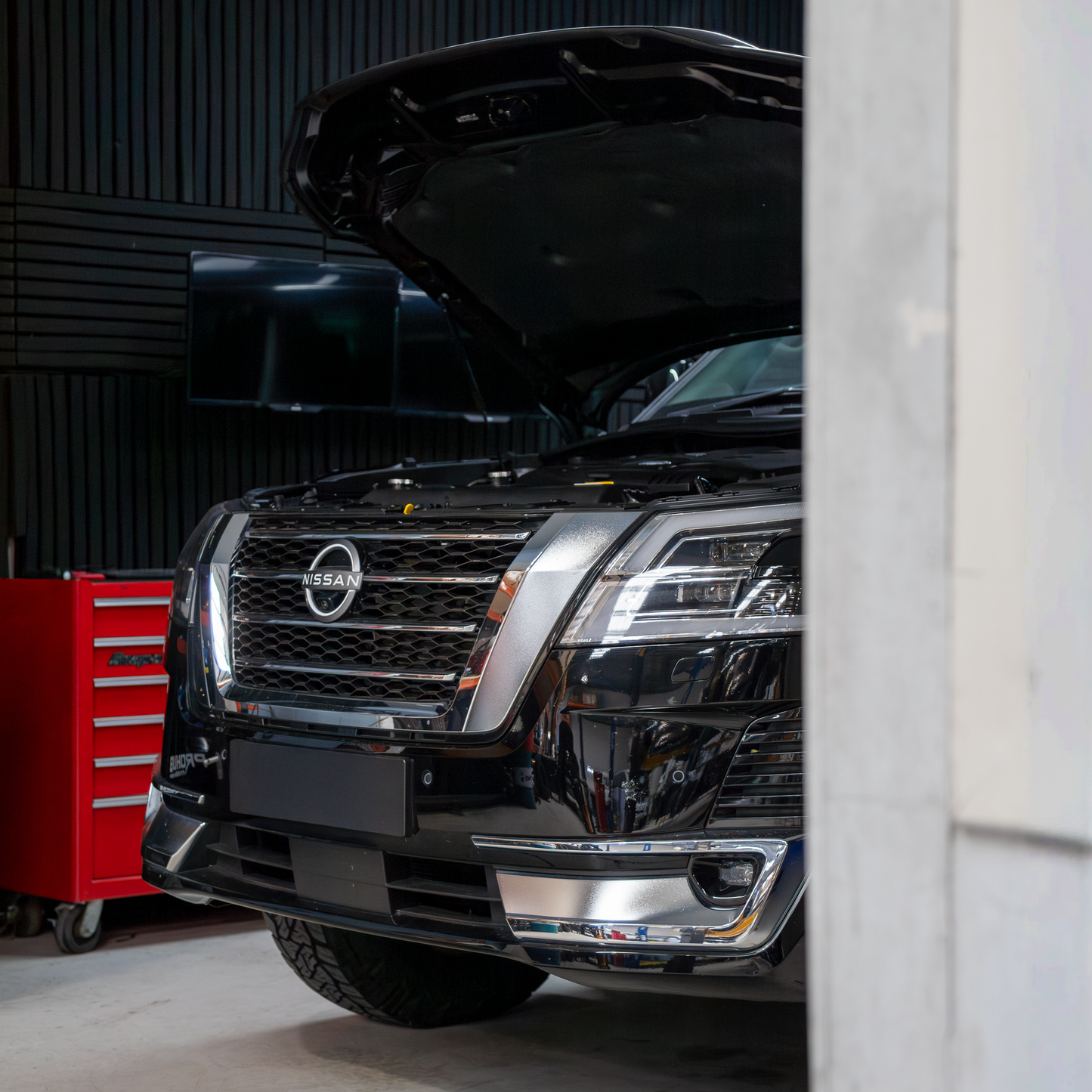 Nissan Patrol Y62 on Dyno getting AMV Automotive Multimap Tune